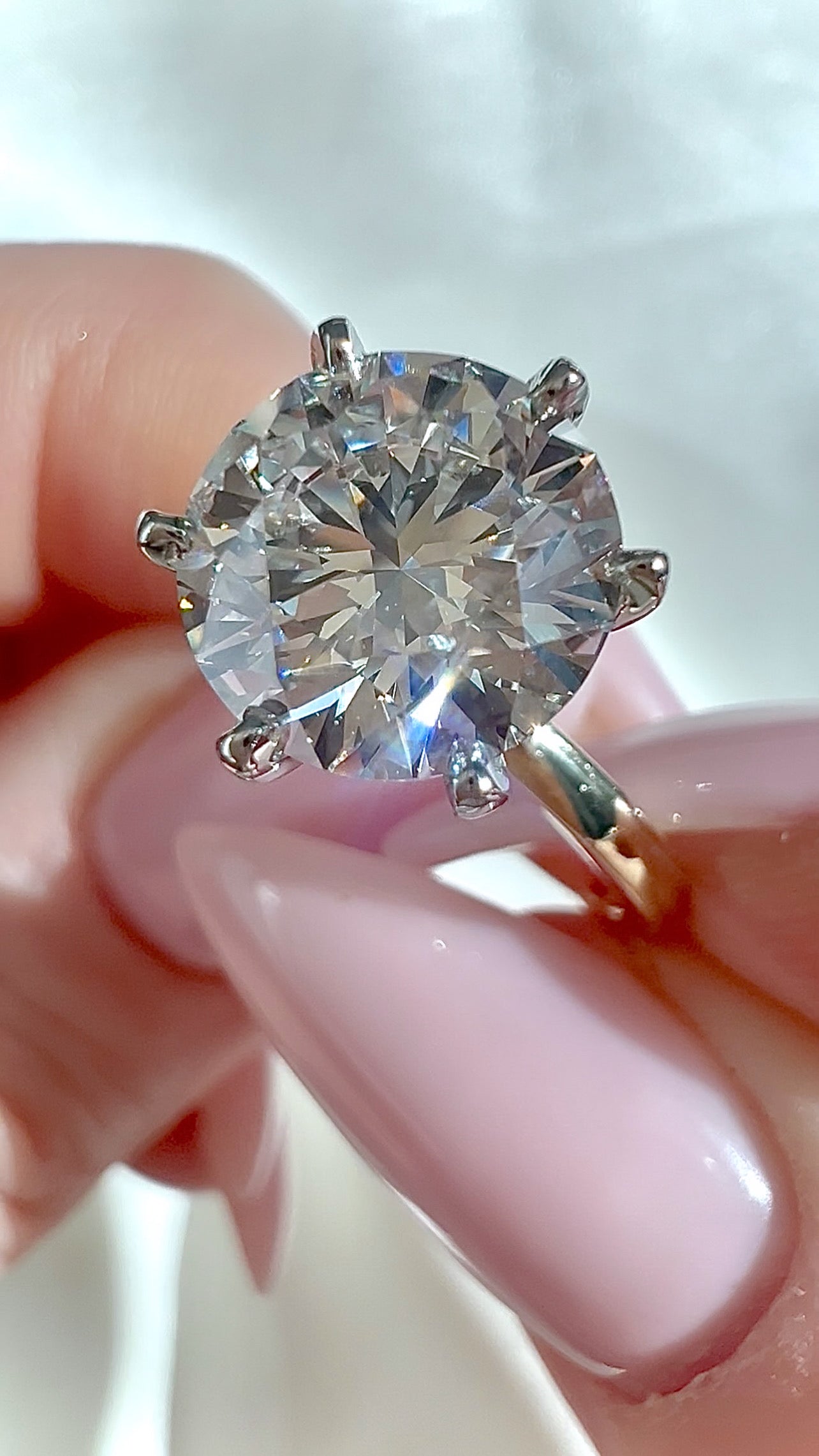 3.09CT Round Brilliant Cut Lab Diamond Pavé Collar Solitaire Engagement Ring Luxury Diamonds