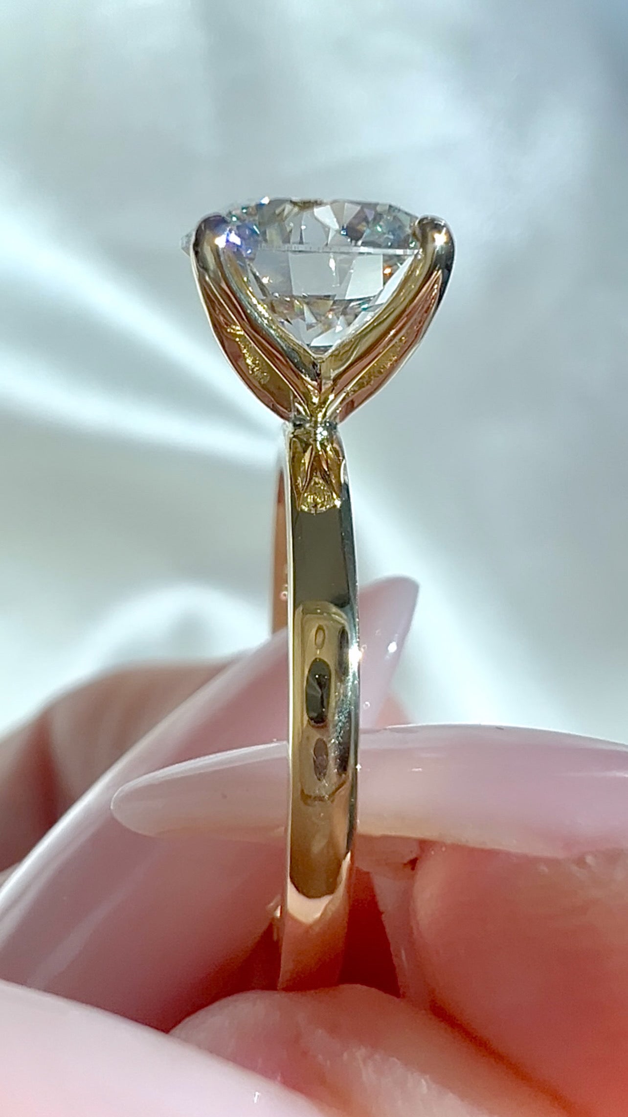 2.25CT Round Brilliant Cut Lab Diamond Petal Prong Engagement Ring Luxury Diamonds