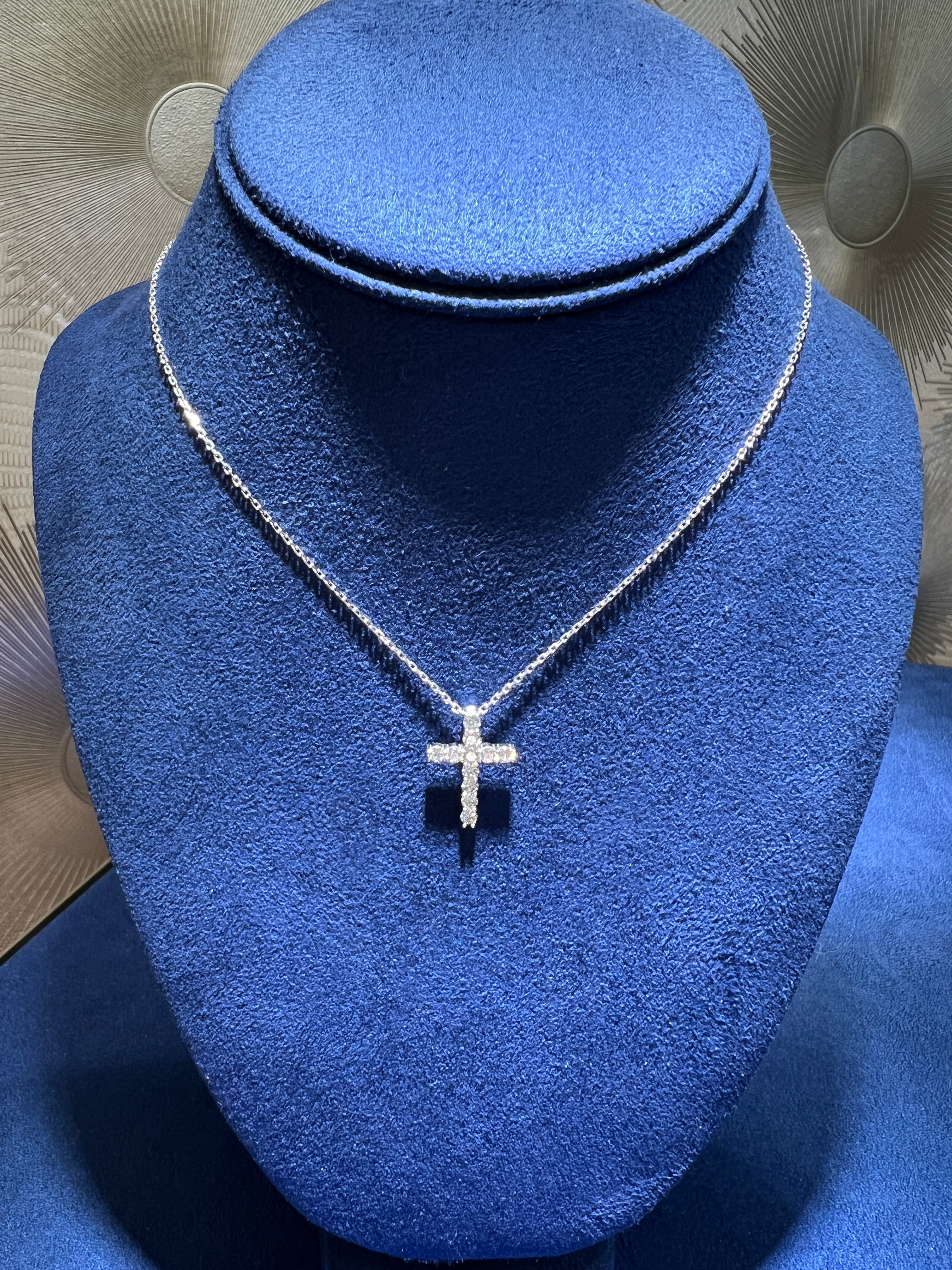 0.80ctw Diamond Cross Pendant