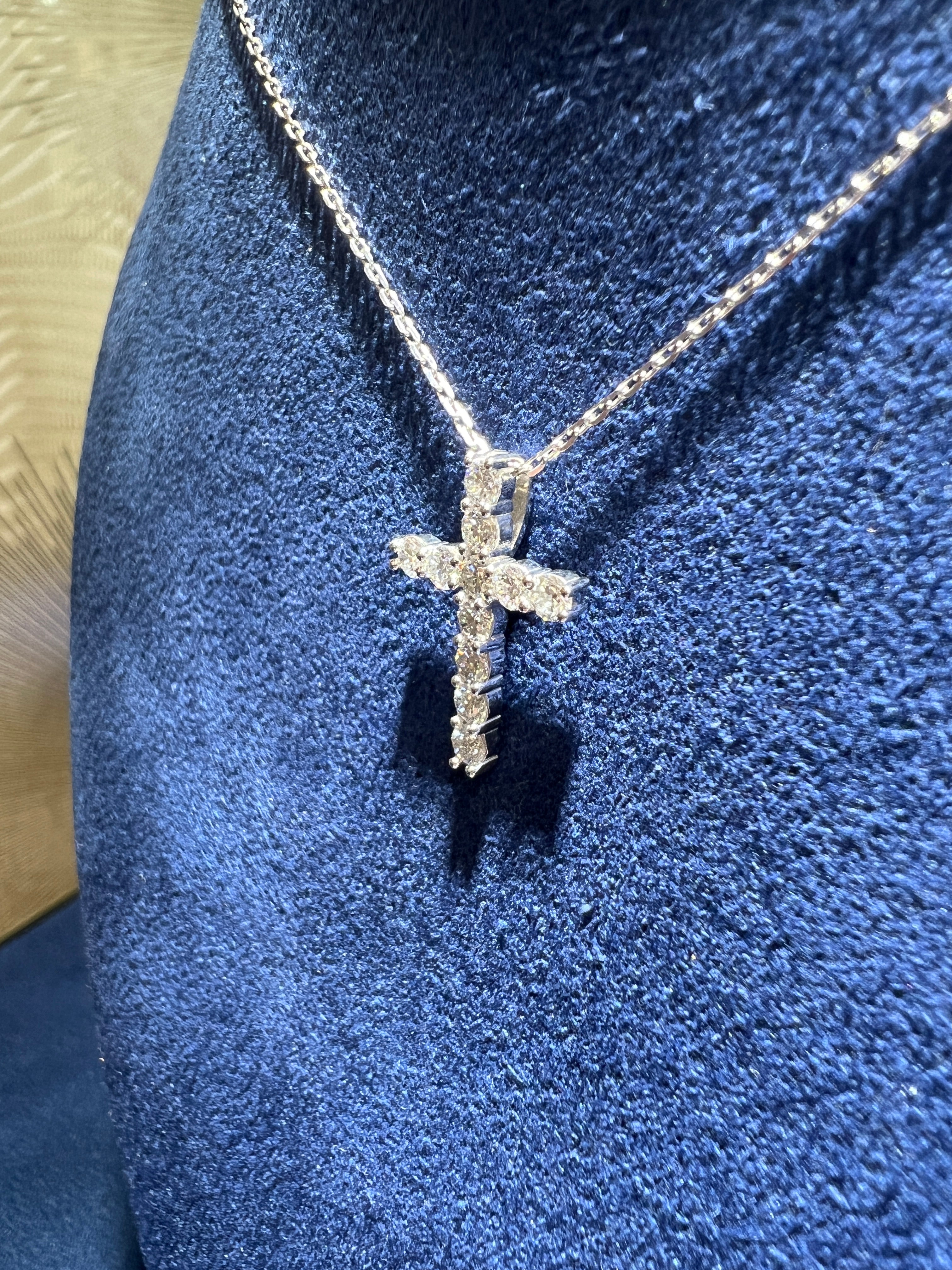 0.80ctw Diamond Cross Pendant